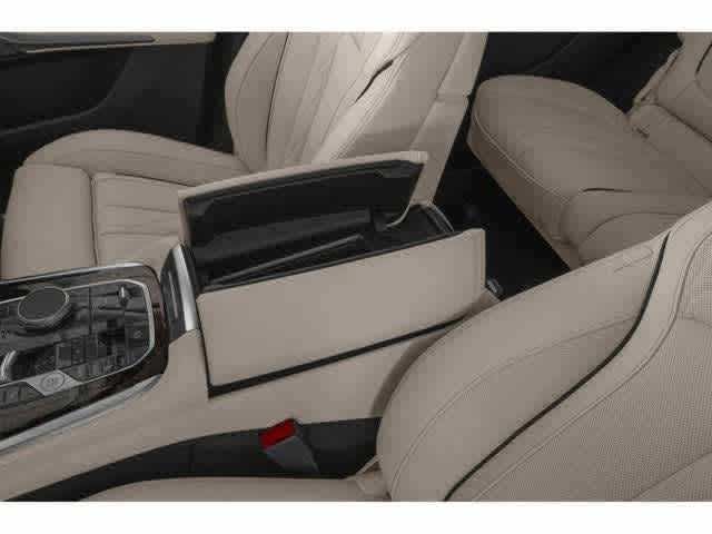 2027 BMW X7 Base