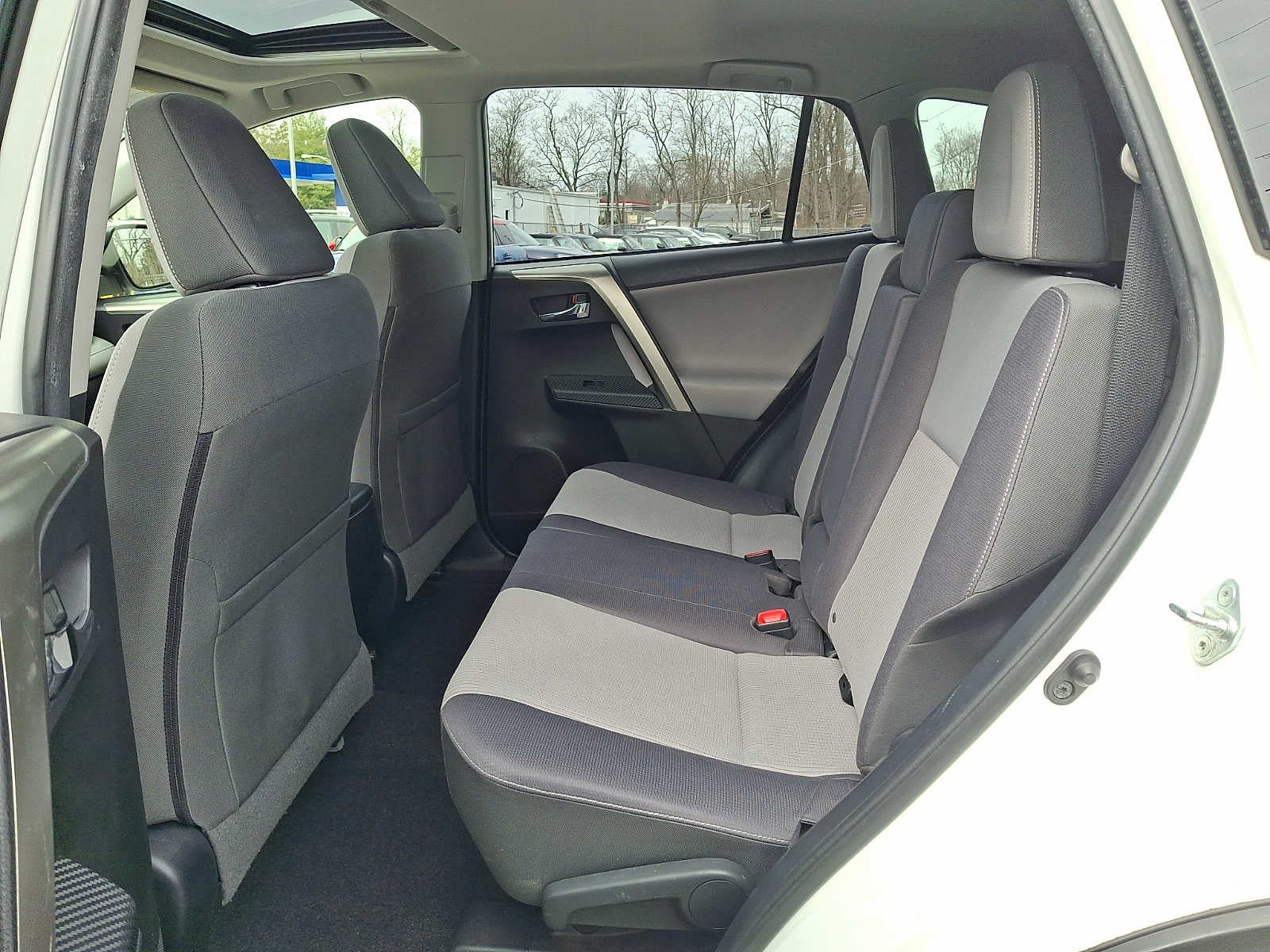 2015 Toyota RAV4 AWD 4dr XLE