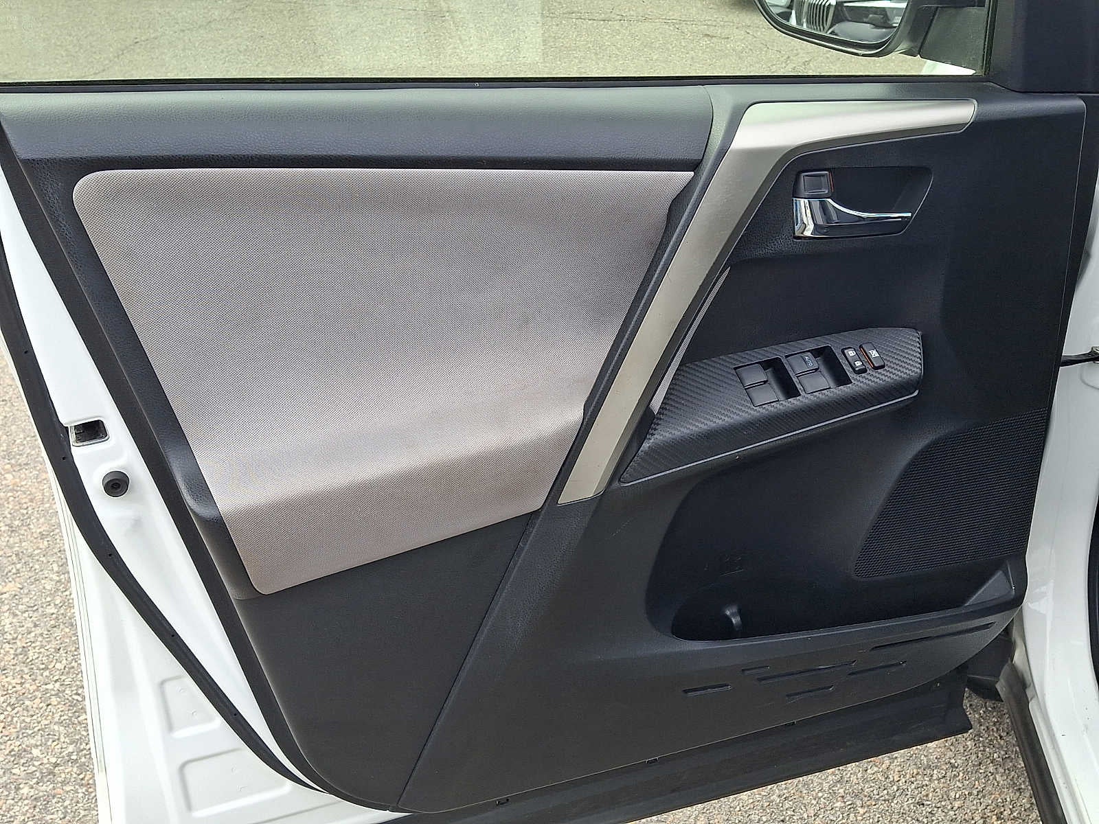 2015 Toyota RAV4 AWD 4dr XLE