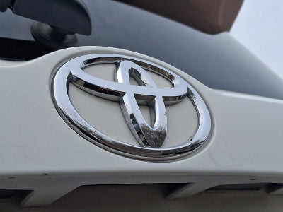 2015 Toyota RAV4 AWD 4dr XLE
