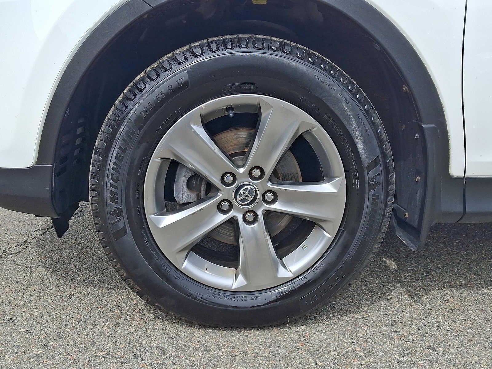 2015 Toyota RAV4 AWD 4dr XLE