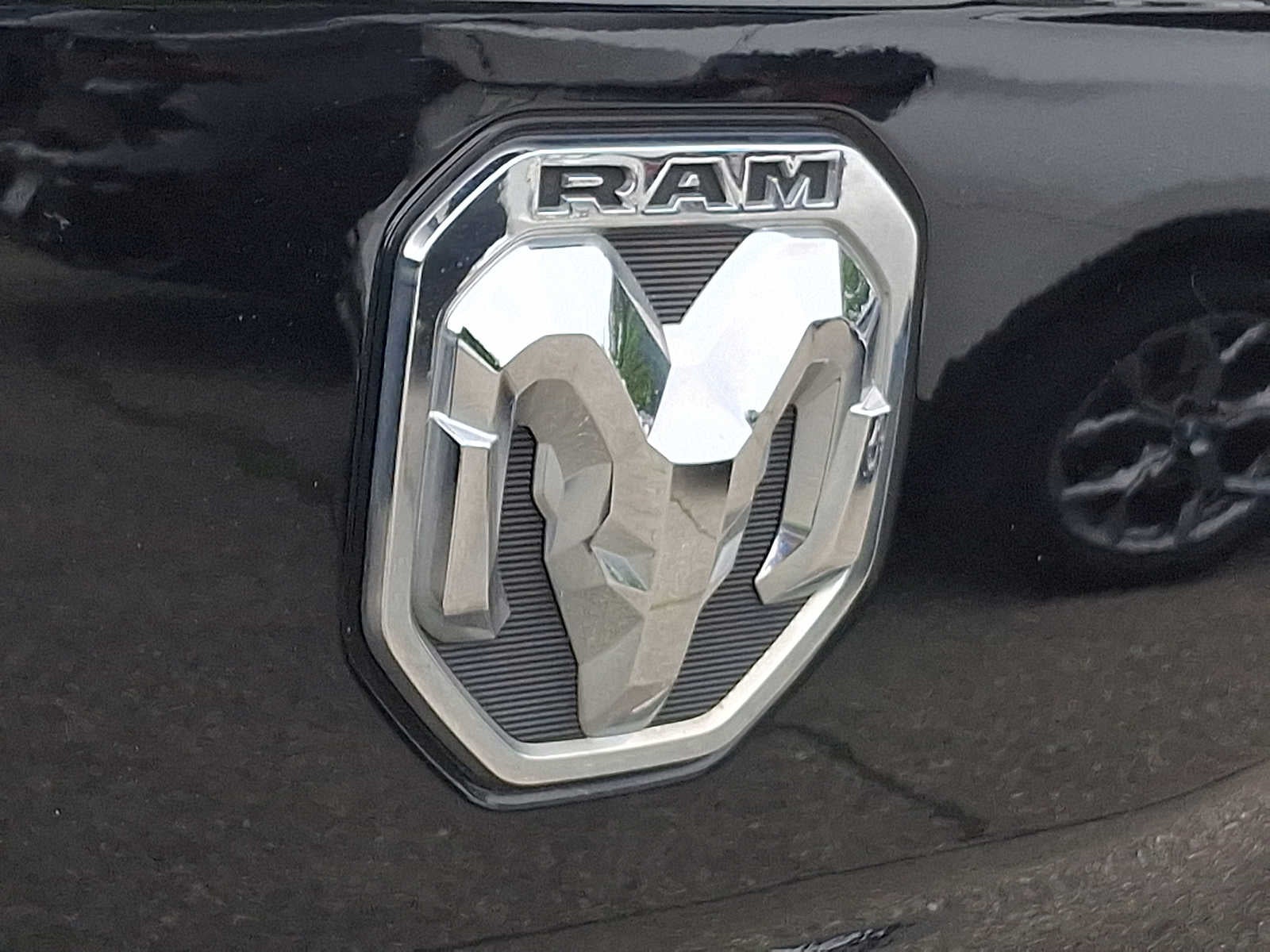 2020 RAM 1500 Big Horn 4x4 Crew Cab 57 Box