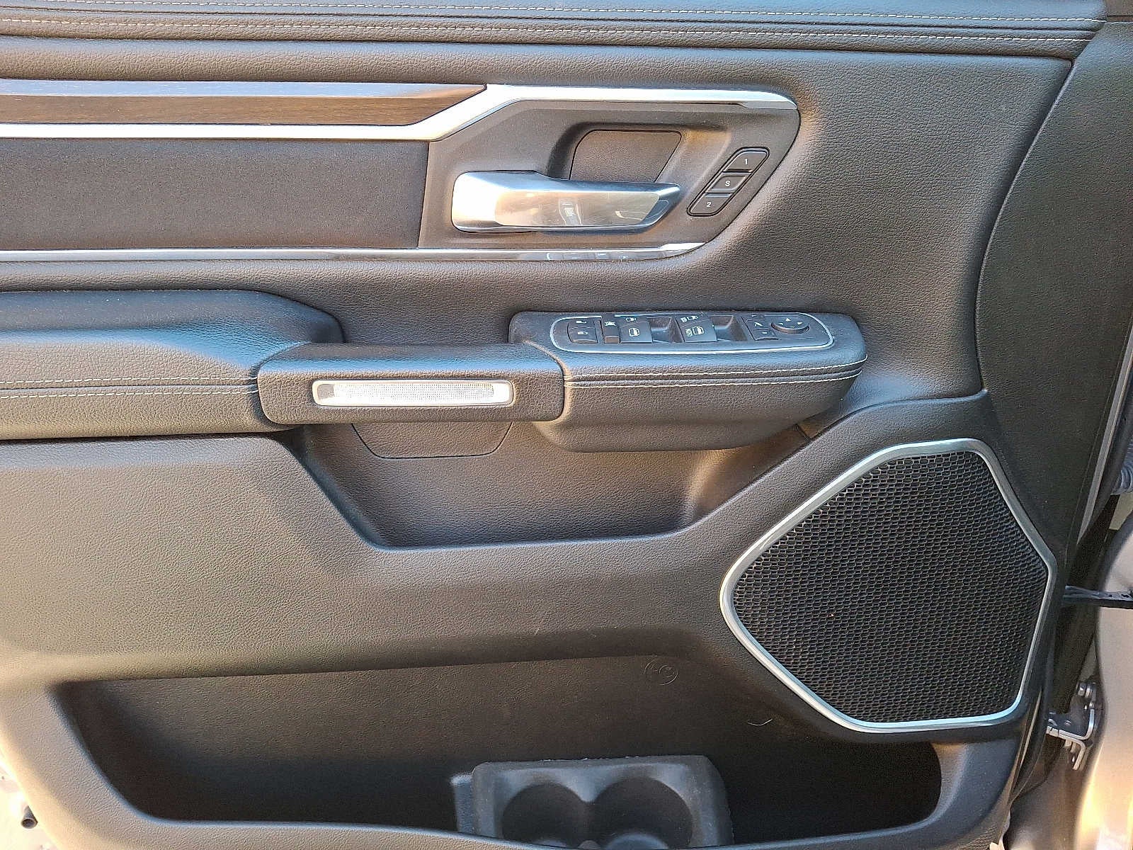 2022 RAM 1500 Laramie 4x4 Crew Cab 57 Box