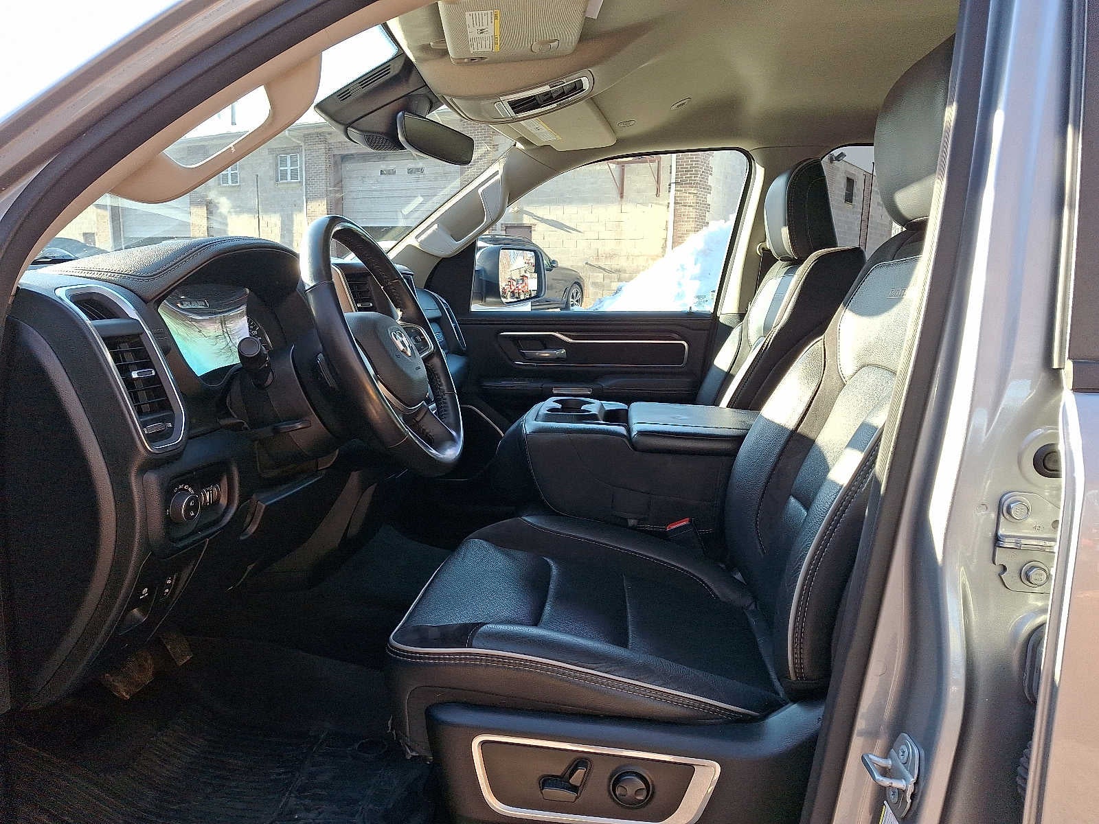 2022 RAM 1500 Laramie 4x4 Crew Cab 57 Box