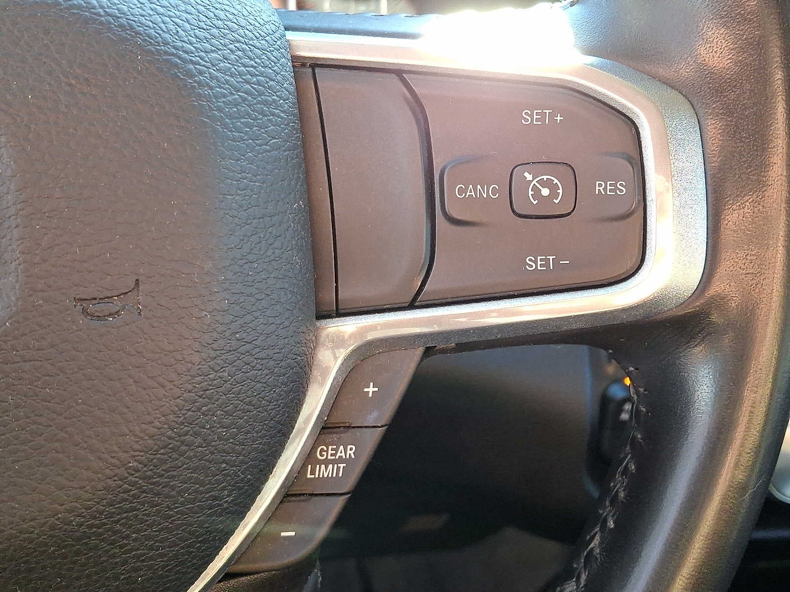 2022 RAM 1500 Laramie 4x4 Crew Cab 57 Box