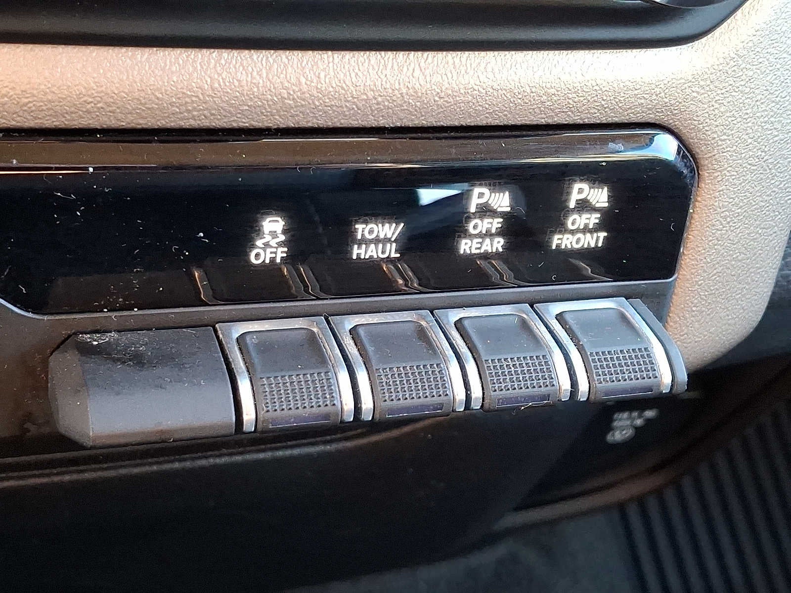 2022 RAM 1500 Laramie 4x4 Crew Cab 57 Box