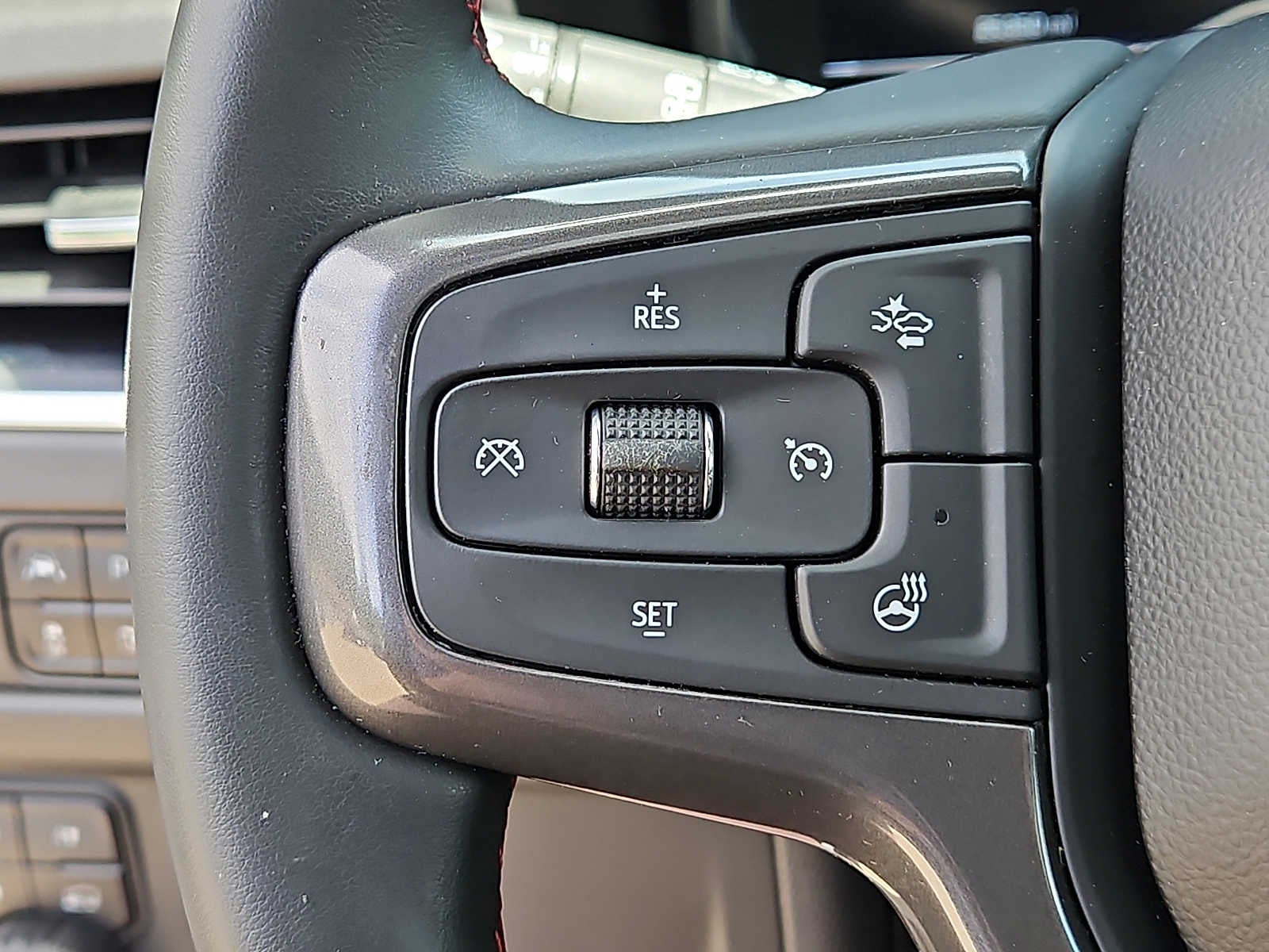 2024 Chevrolet Suburban 4WD 4dr RST