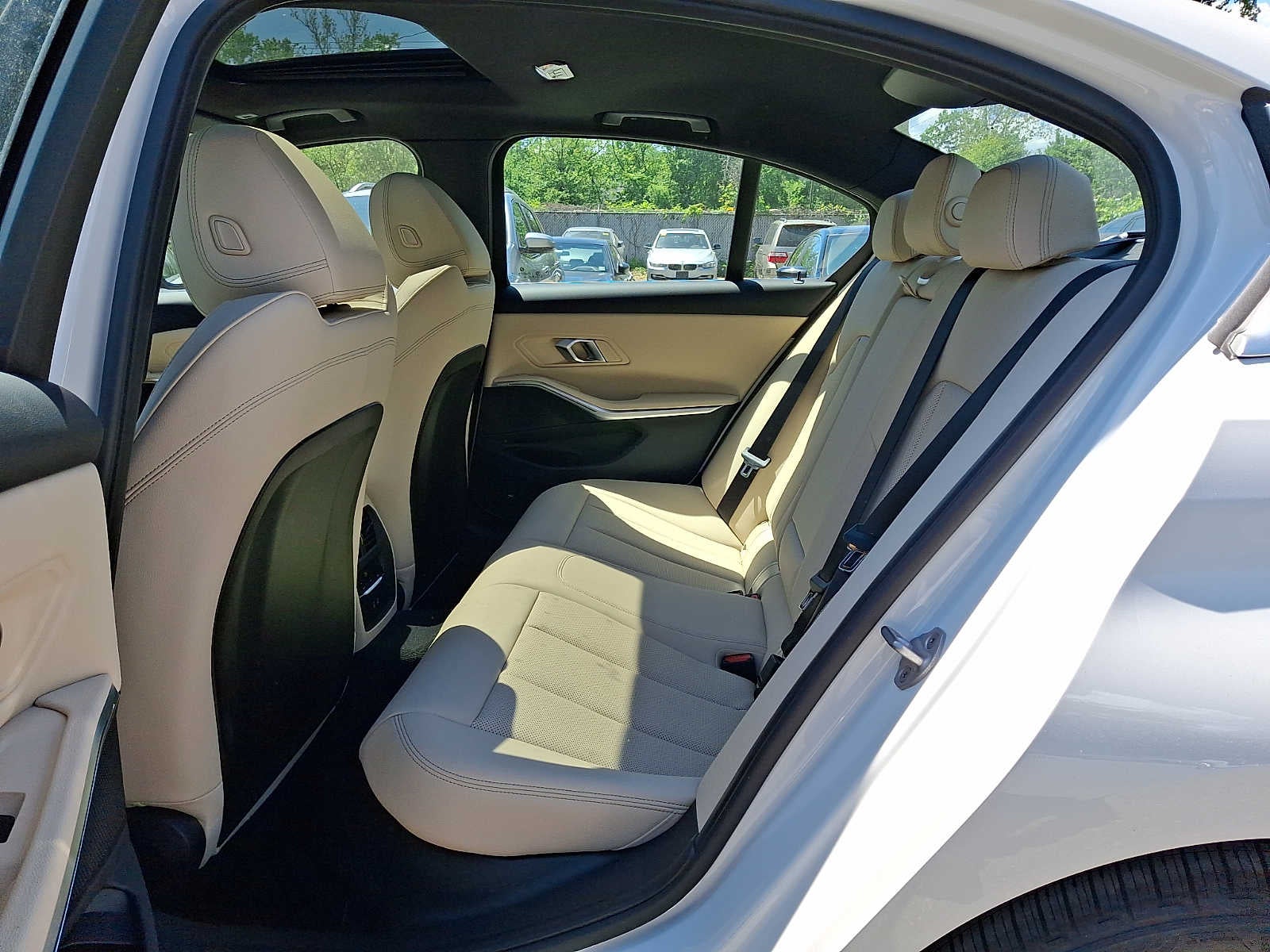 2025 BMW 3 Series 330i - Photo 10