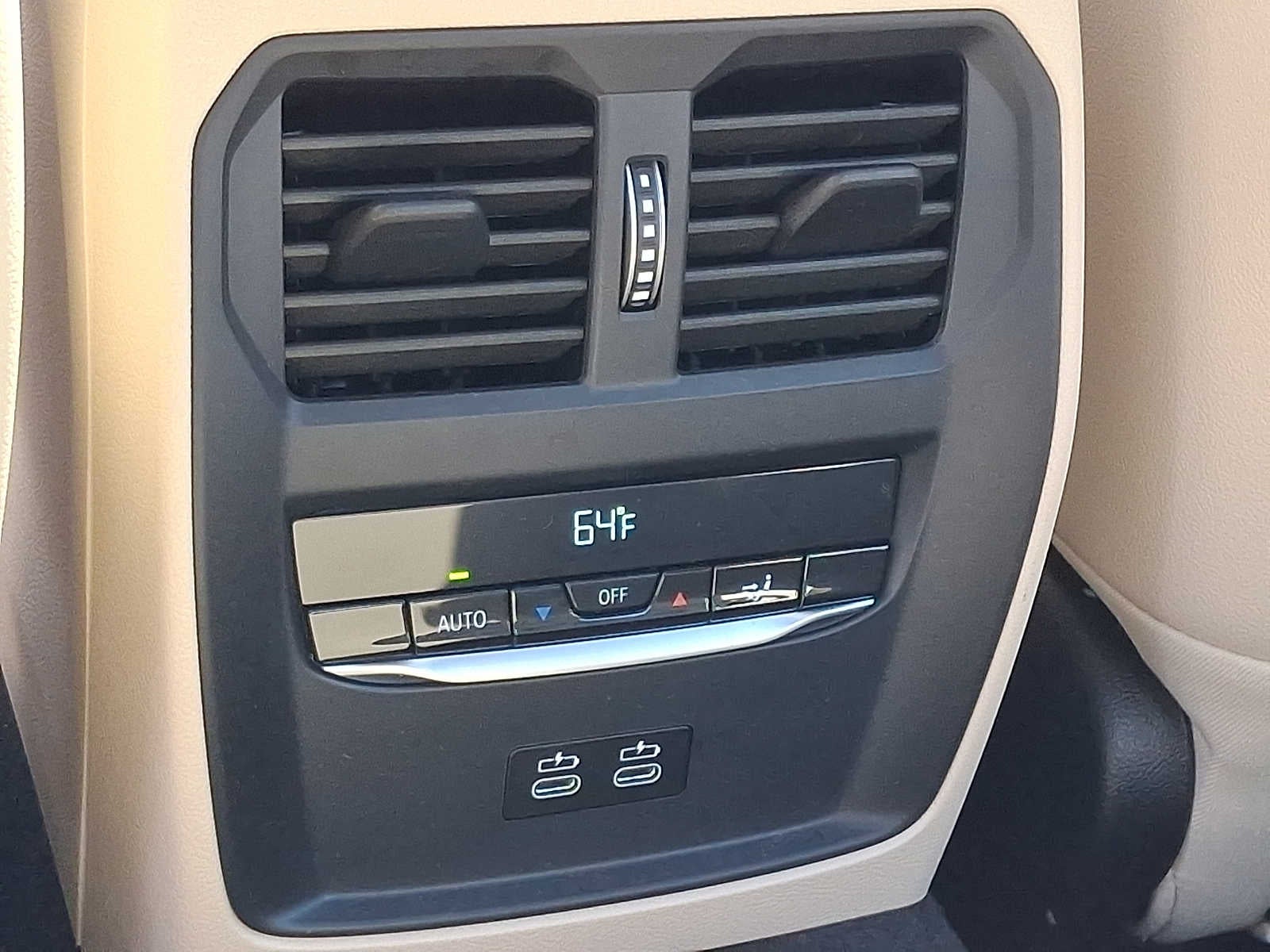 2025 BMW 3 Series 330i - Photo 11