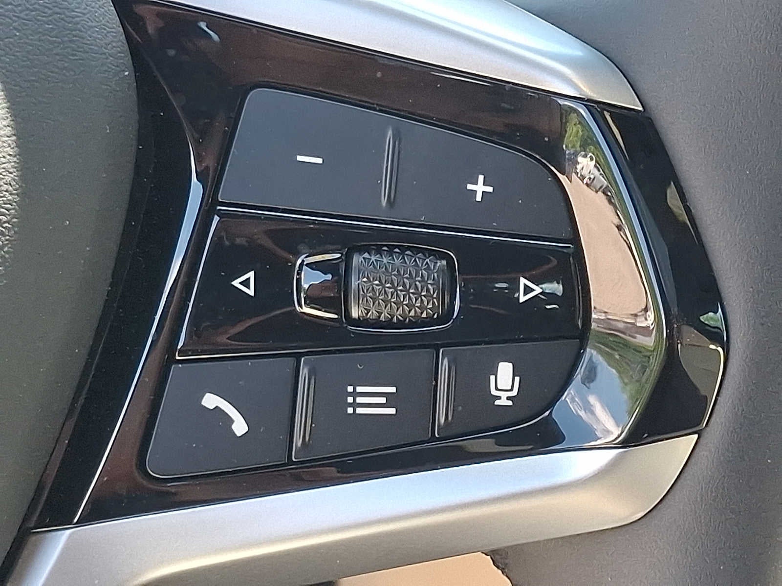 2025 BMW 3 Series 330i - Photo 24