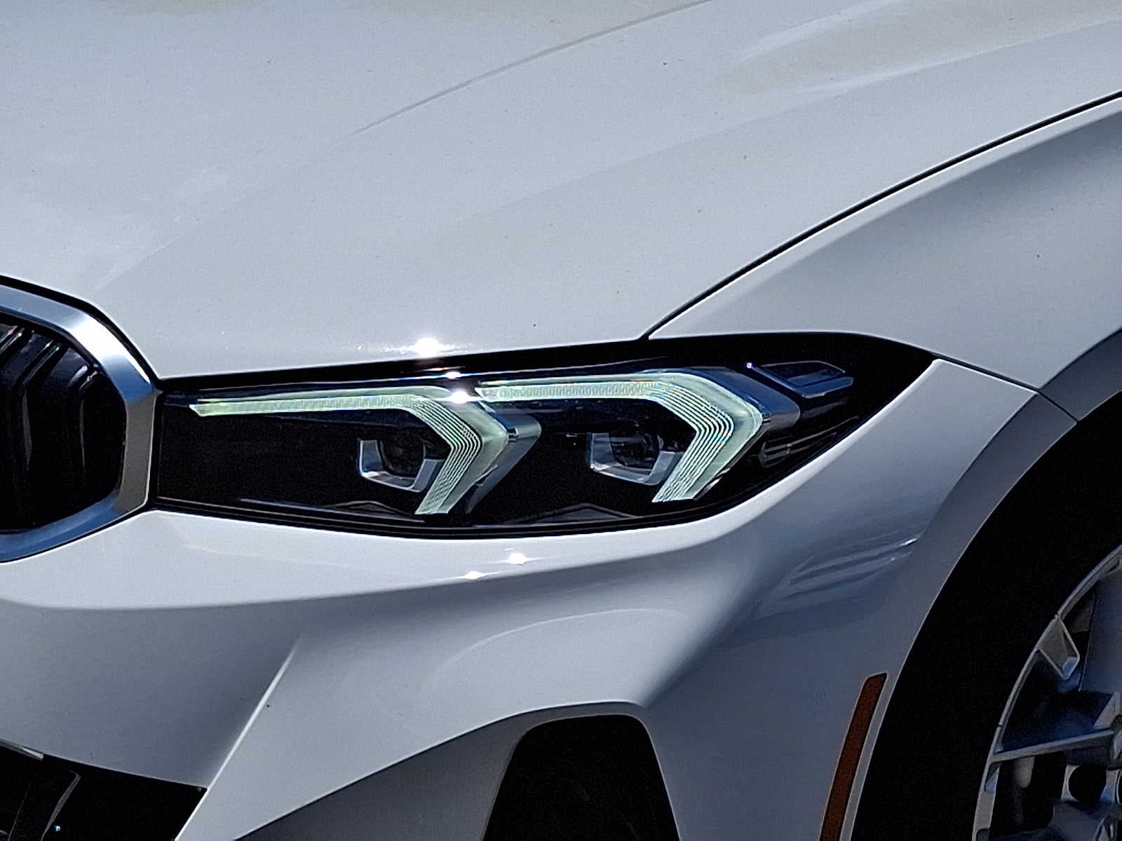 2025 BMW 3 Series 330i - Photo 9