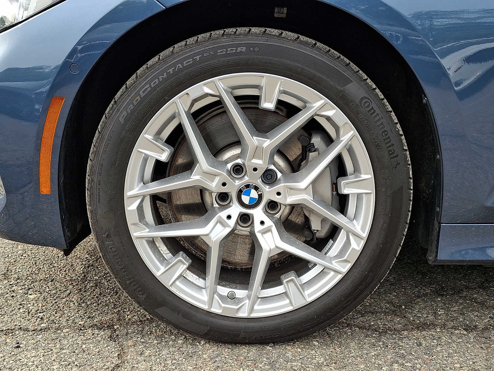 2025 BMW 3 Series 330i - Photo 9