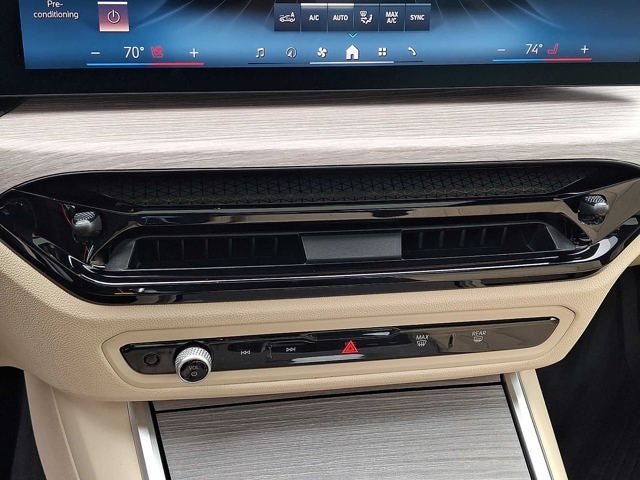 2025 BMW 3 Series 330i - Photo 48