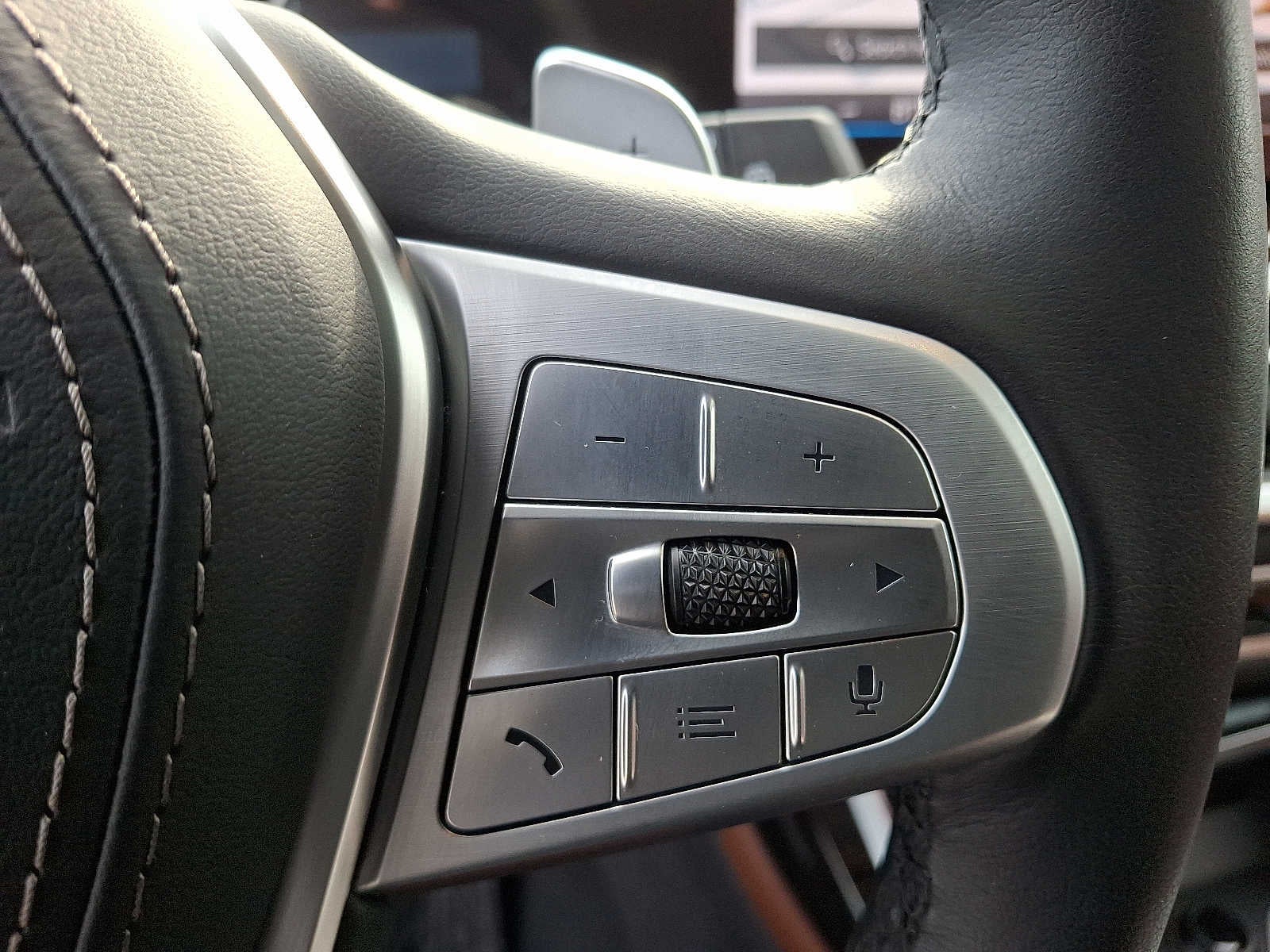 2025 BMW X7 xDrive40i Sports Activity Vehicle