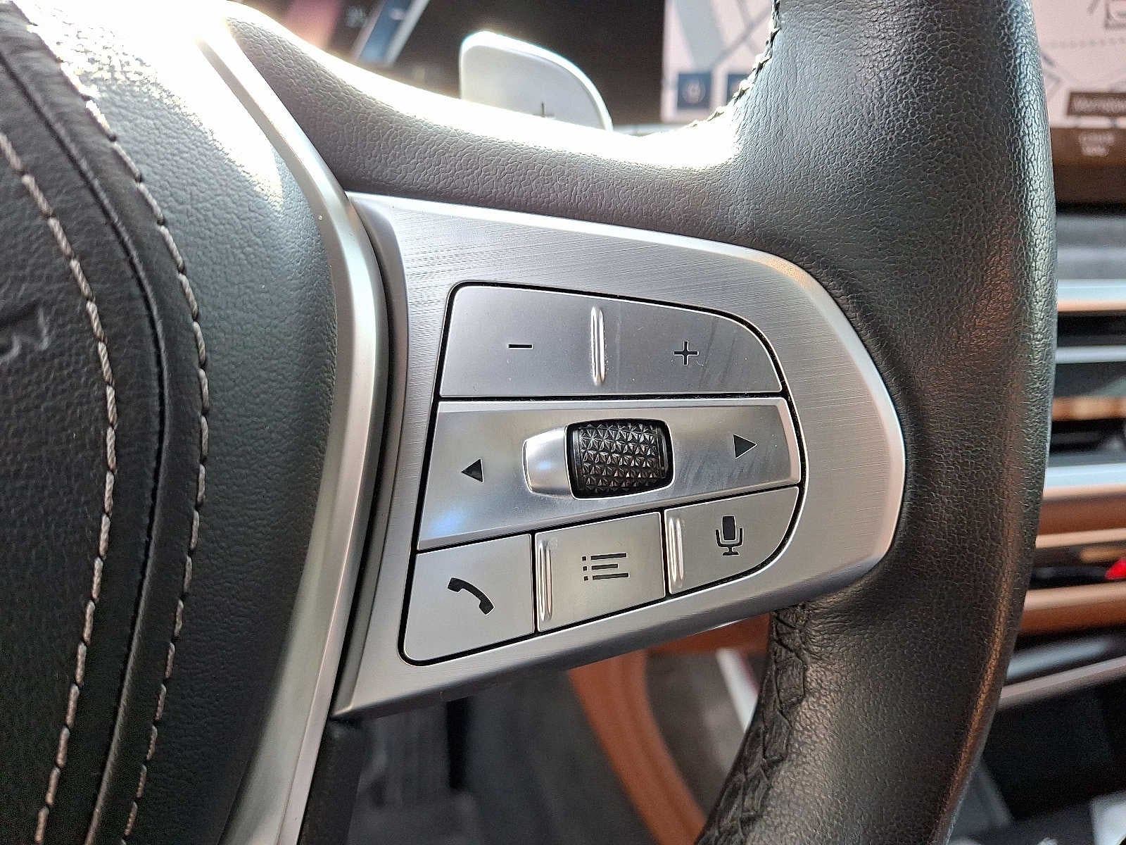 2023 BMW X7 xDrive40i Sports Activity Vehicle