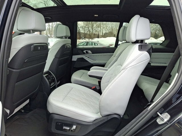2023 BMW X7 xDrive40i Sports Activity Vehicle