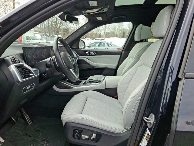 2023 BMW X7 xDrive40i Sports Activity Vehicle