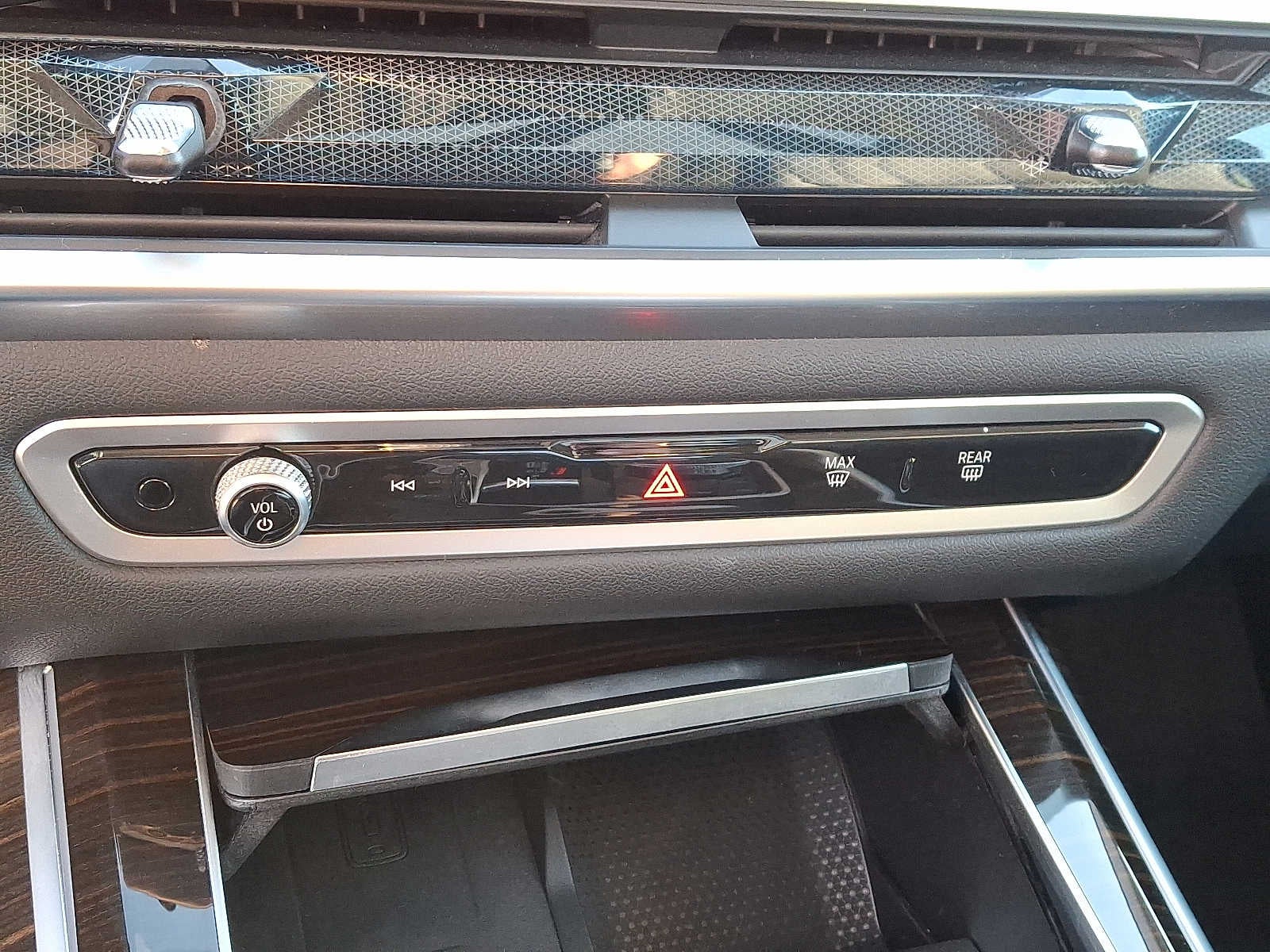 2025 BMW X7 xDrive40i Sports Activity Vehicle