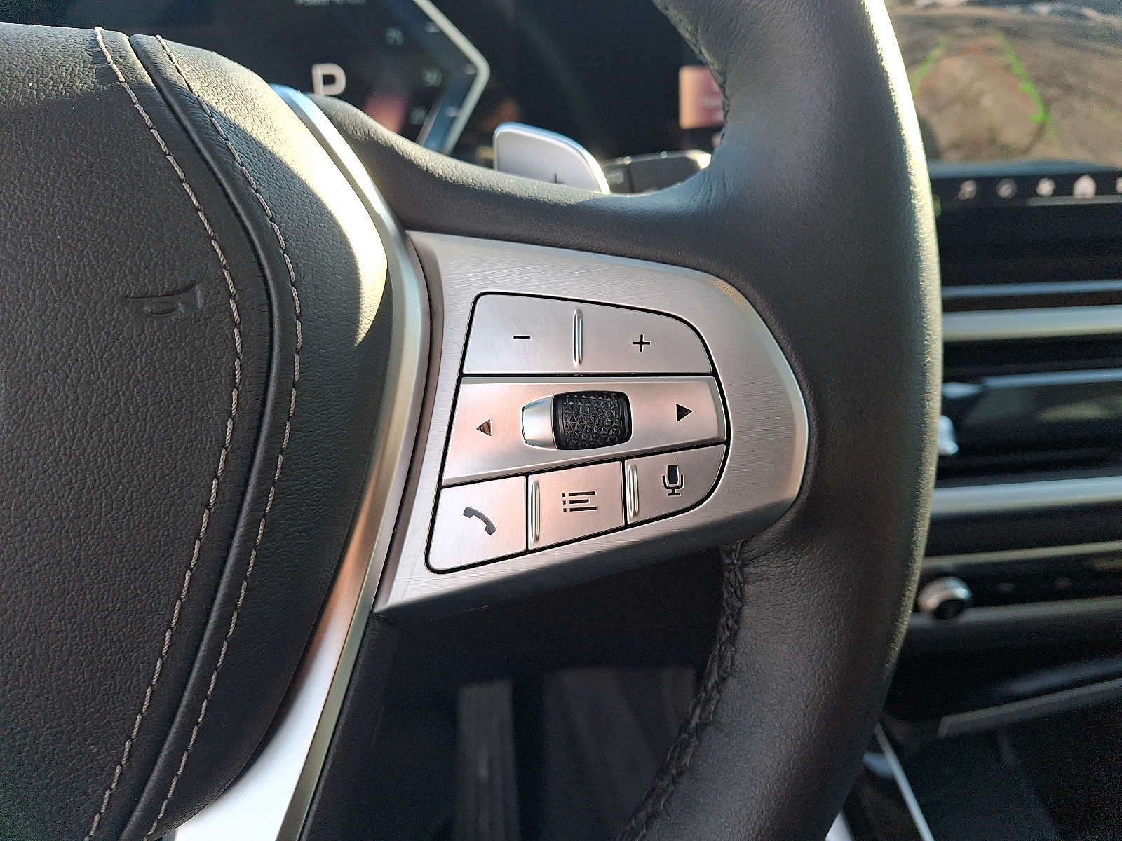 2025 BMW X7 xDrive40i Sports Activity Vehicle