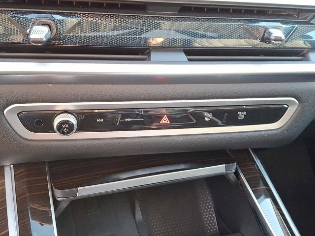 2025 BMW X7 xDrive40i Sports Activity Vehicle