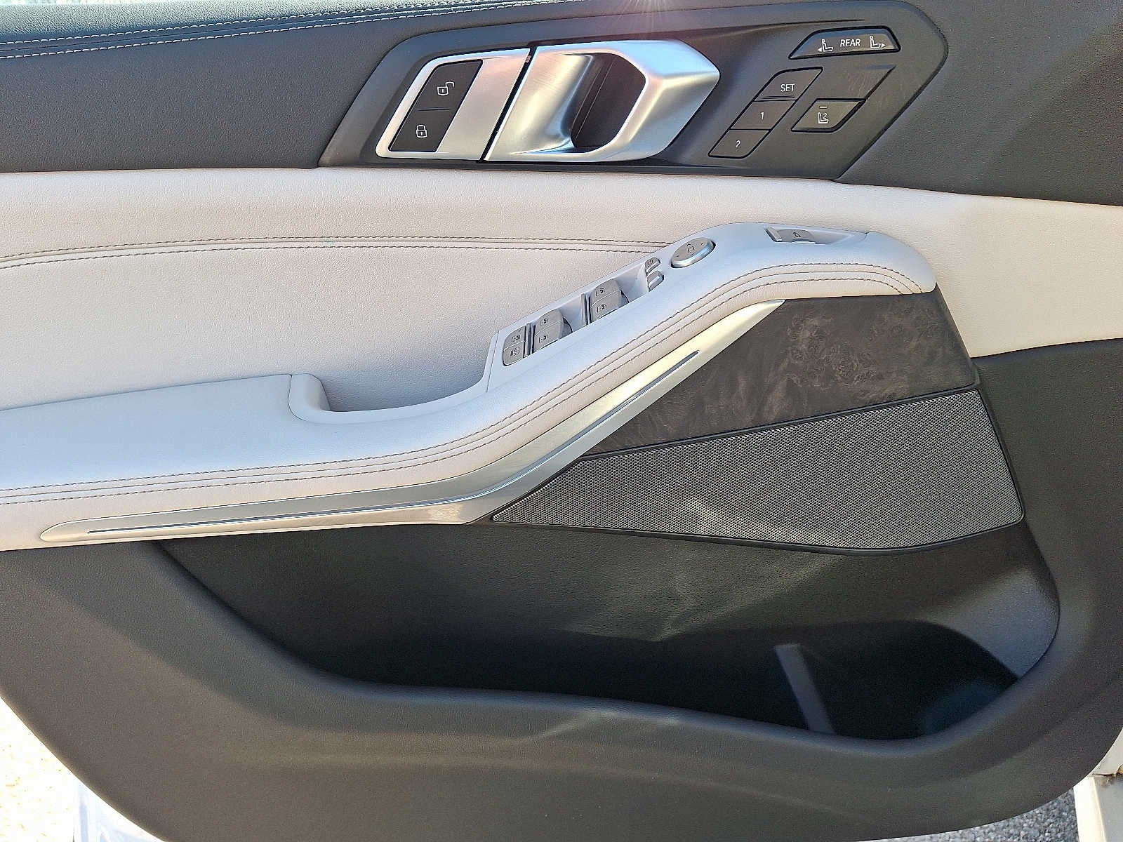 2025 BMW X7 xDrive40i Sports Activity Vehicle