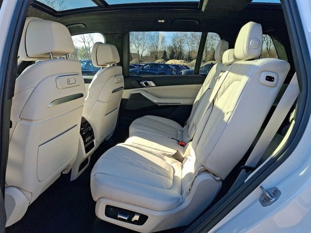 2025 BMW X7 xDrive40i Sports Activity Vehicle