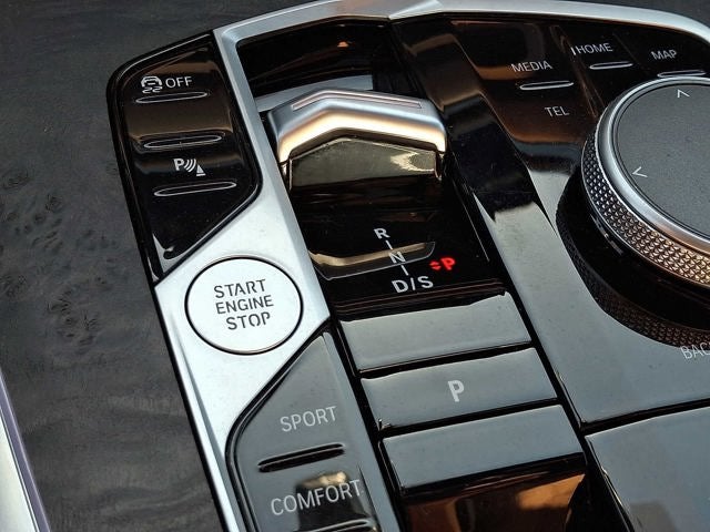 2025 BMW X7 xDrive40i Sports Activity Vehicle