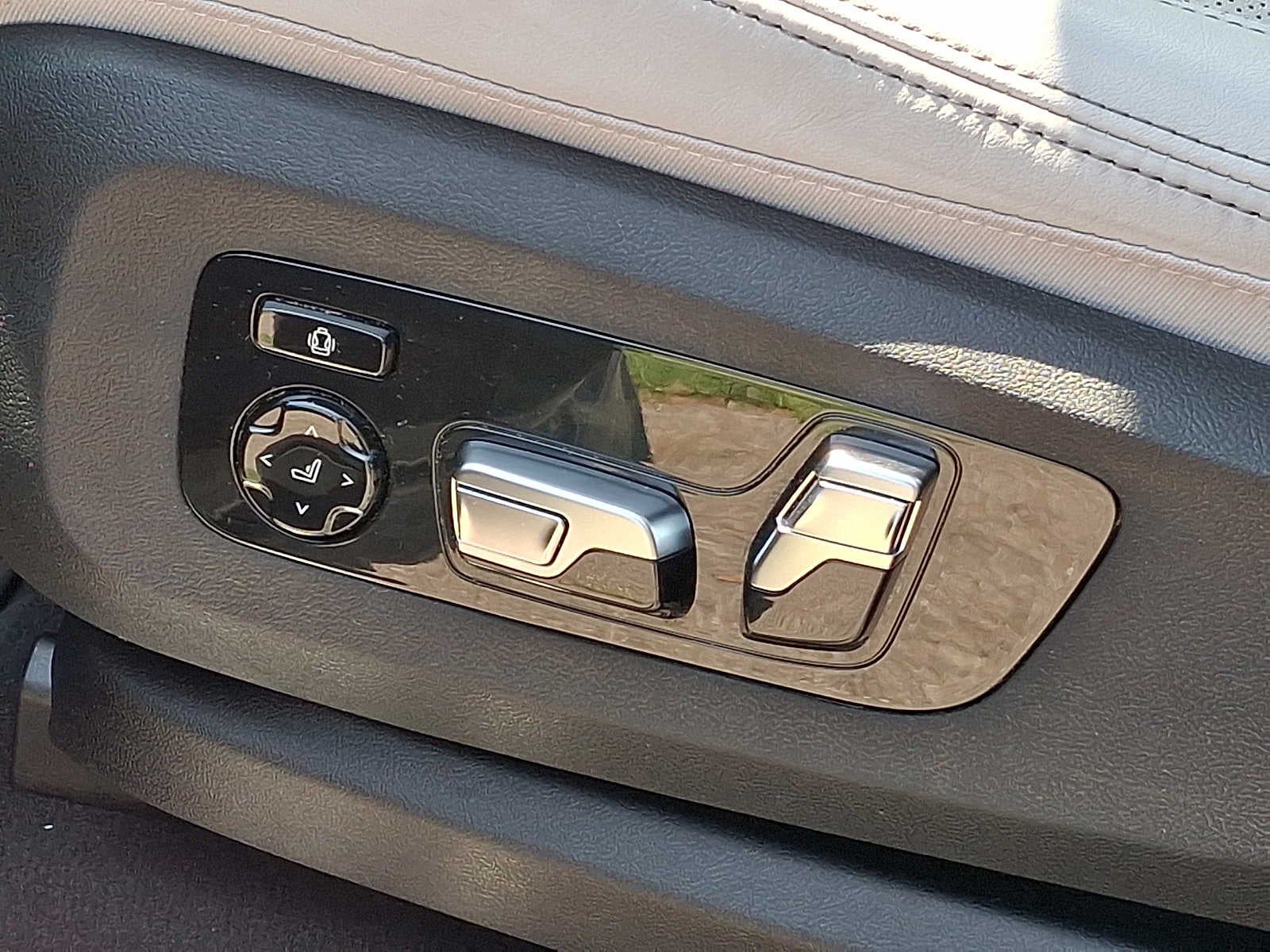 2025 BMW X7 xDrive40i Sports Activity Vehicle