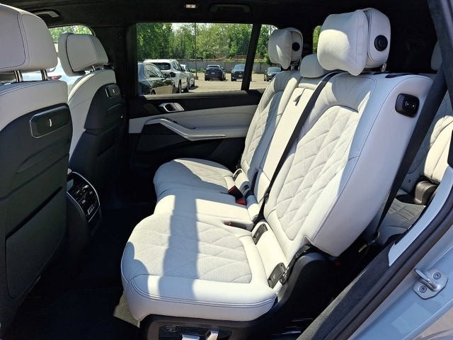 2025 BMW X7 40i - Photo 38