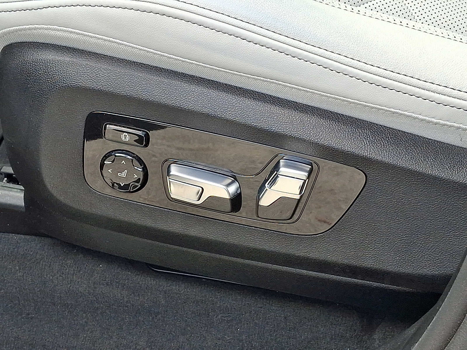 2024 BMW X7 xDrive40i Sports Activity Vehicle
