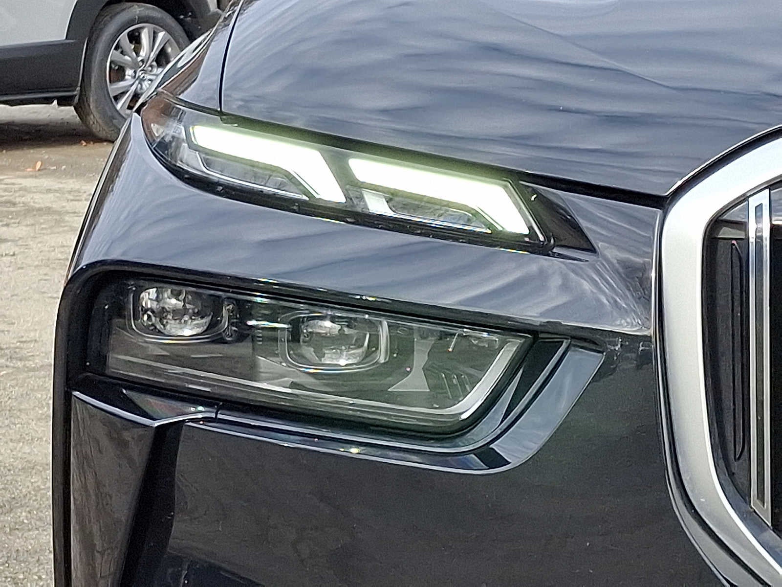 2025 BMW X7 xDrive40i Sports Activity Vehicle