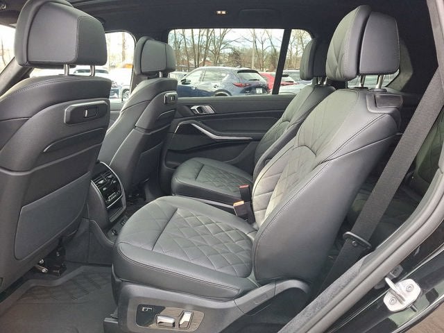2025 BMW X7 xDrive40i Sports Activity Vehicle