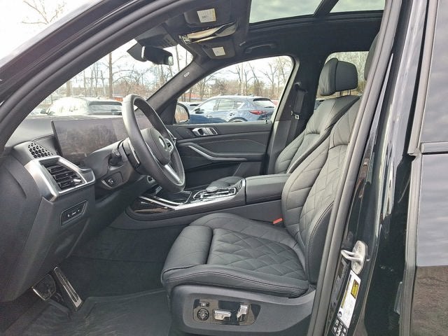 2025 BMW X7 xDrive40i Sports Activity Vehicle