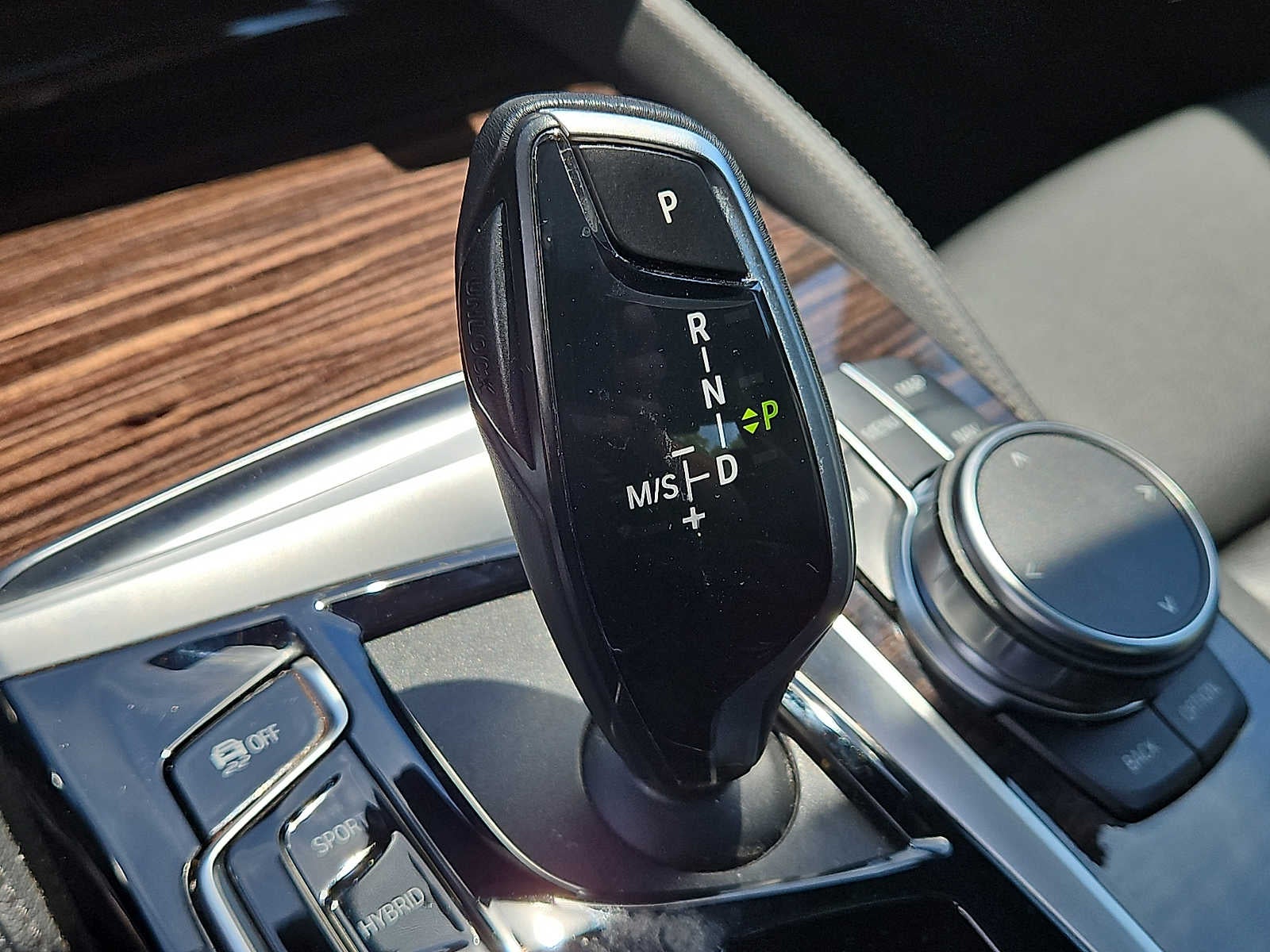 2023 BMW 5 Series 530e - Photo 16