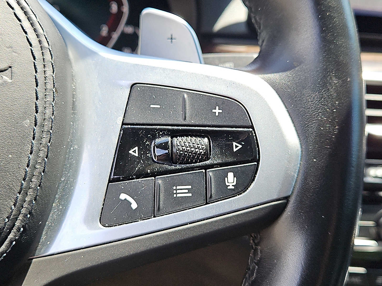 2023 BMW 5 Series 530e - Photo 24