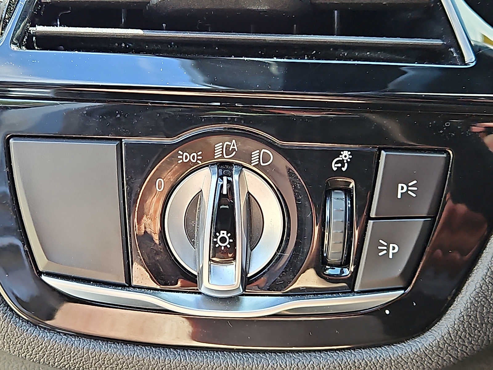 2023 BMW 5 Series 530e - Photo 25