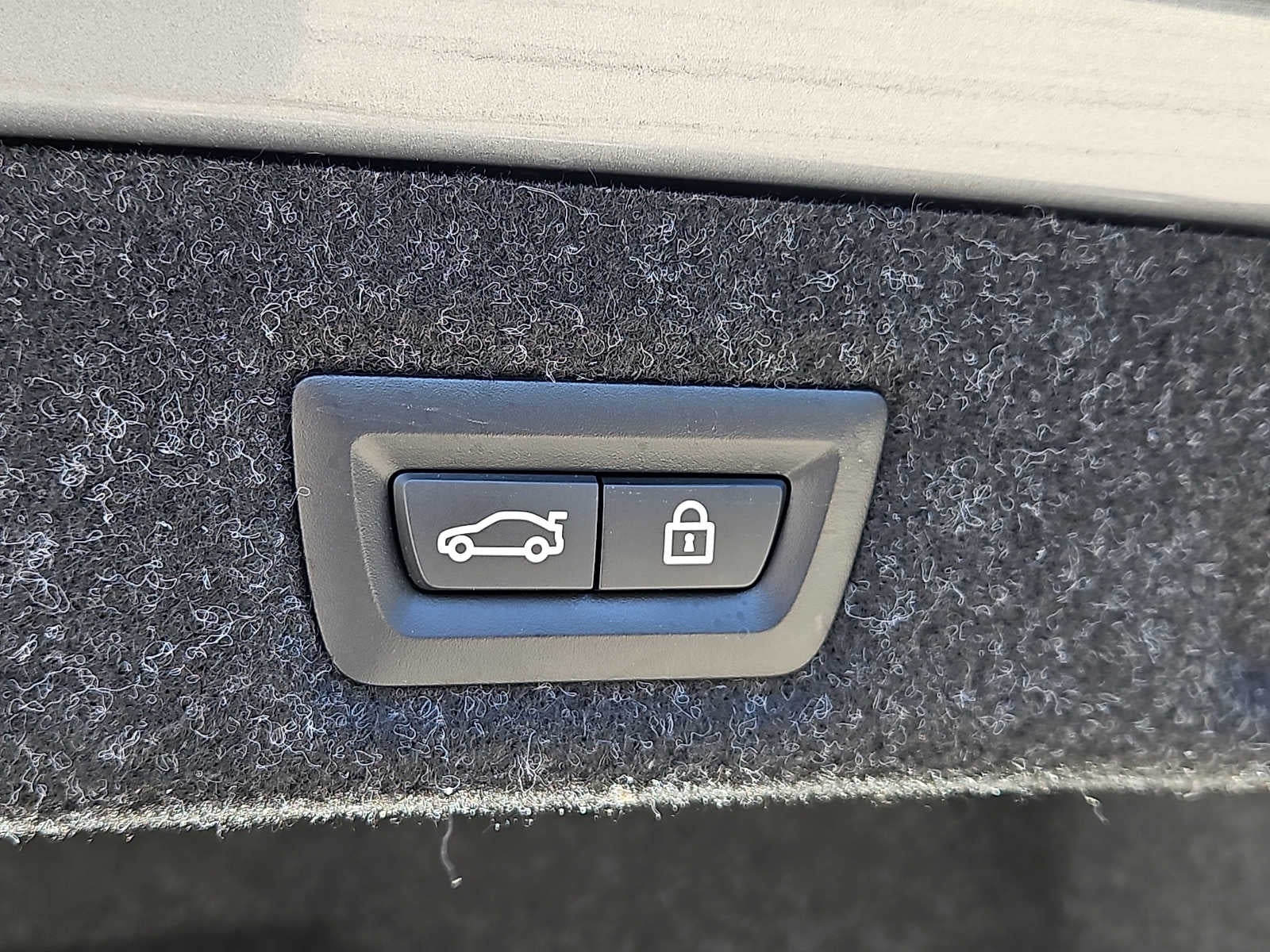 2023 BMW 5 Series 530e - Photo 29