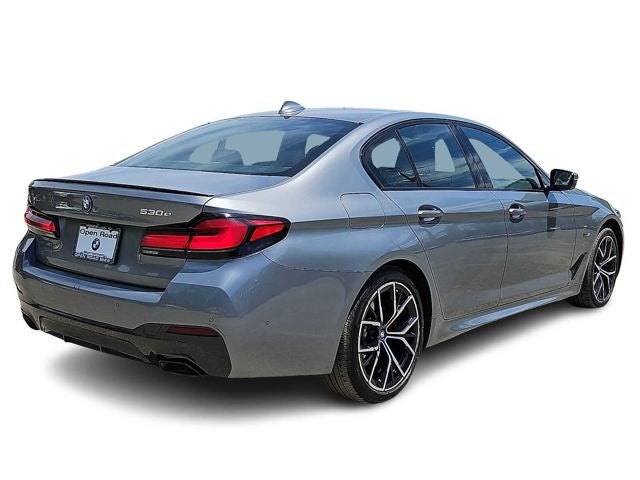 2023 BMW 5 Series 530e - Photo 36