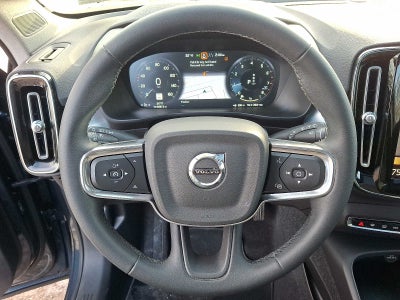 2022 Volvo XC40 T5 AWD Momentum