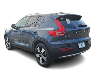 2022 Volvo XC40 T5 AWD Momentum