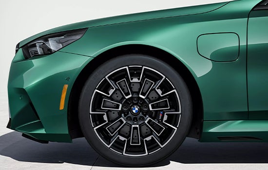 The BMW M5 Touring’s tire wheel. | BMW of Morristown in Morristown NJ